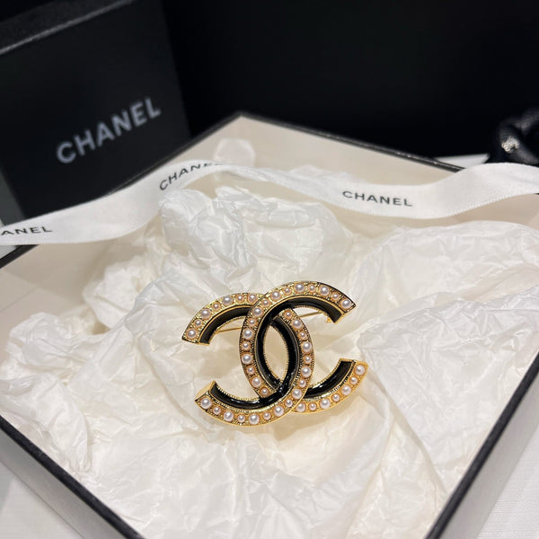 CHANEL ENAMEL PEARL BROOCH black gold tone bh40080