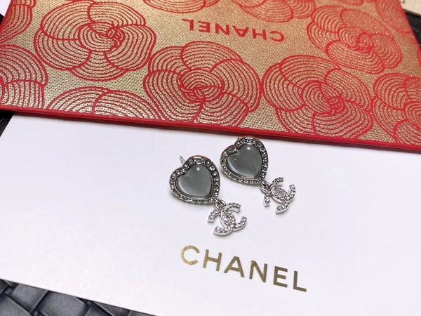 Chanel CRYSTAL HEART DROP DANGLE EARRINGS bq40016