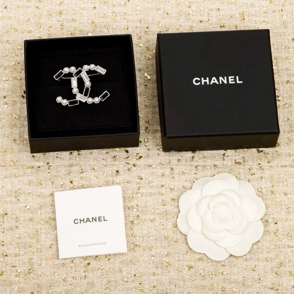 CHANEL 18k white gold Black agate White Pearl BROOCH 40007