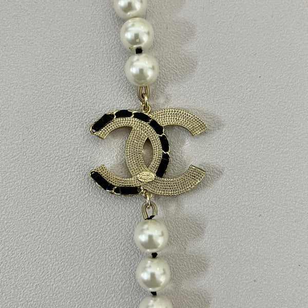 Chanel long pearl leather necklace pearl strass CC necklace black white gold 4748 NL10027