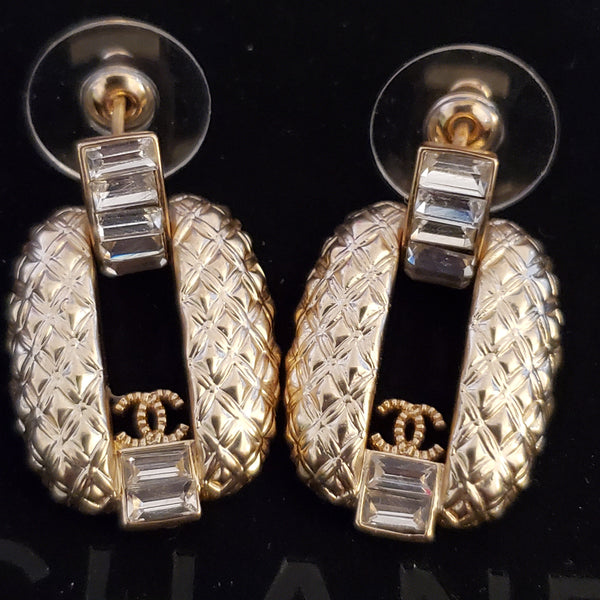 CHANEL Gold Dangle Earring Studs ED20204