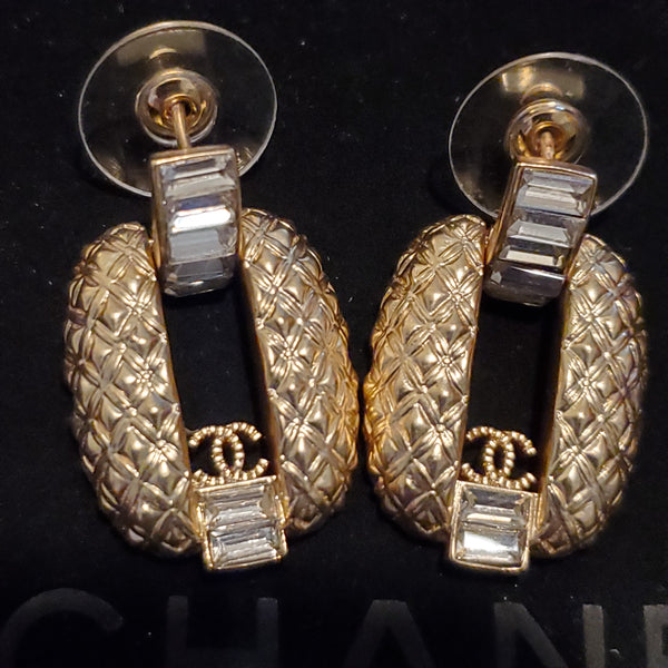 CHANEL Gold Dangle Earring Studs ED20204