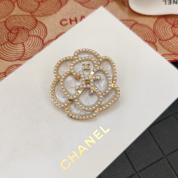 CHANEL ENAMEL MINI PEARL CAMELLIA BROOCH bh40078