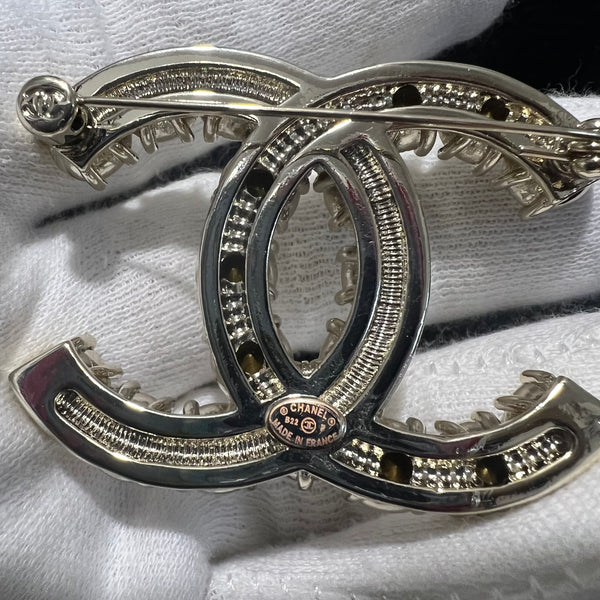 CHANEL PEARL BROOCH BH.40053