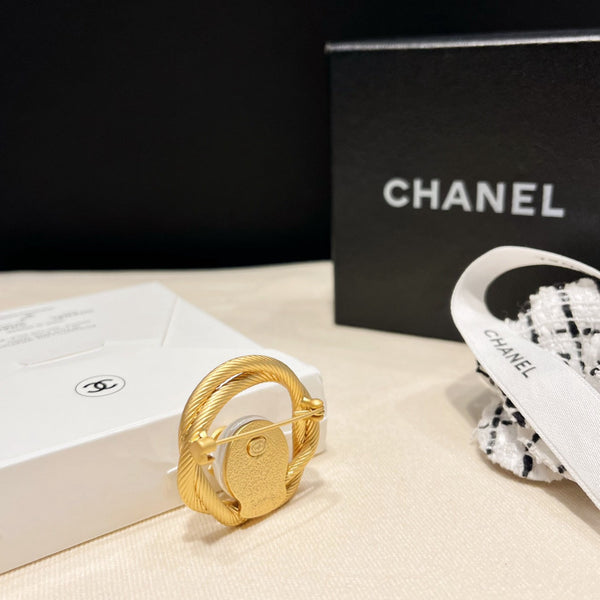 CHANEL BROOCH GOLD & twist gold wrapping large pearl BH.40021