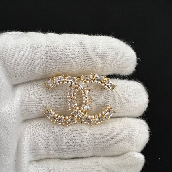 CHANEL CC CRYSTAL BROOCH small BH.40052
