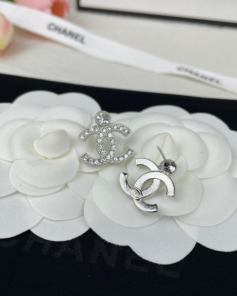 CHANEL CC STUDS CRYSTAL SILVER EARRINGS small mini size es10085
