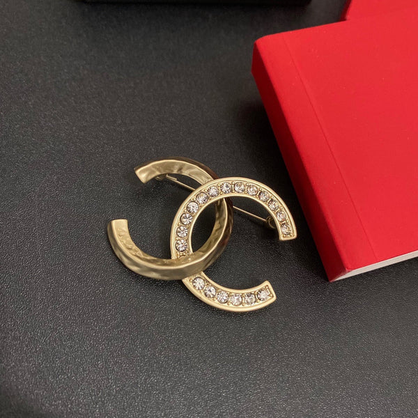 CHANEL brass tone BROOCH BH.40123