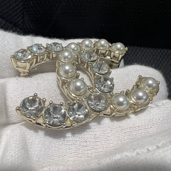 CHANEL PEARL BROOCH BH.40053