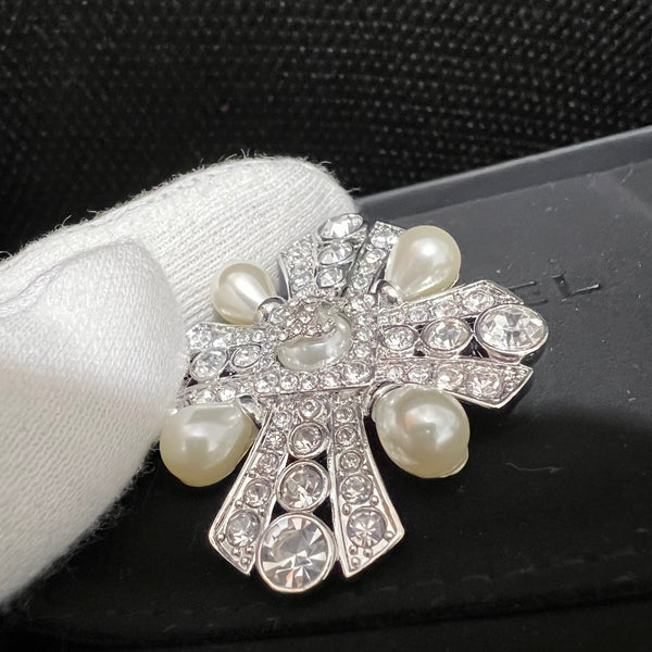 Chanel Pearl Strass Brooch BH.40121