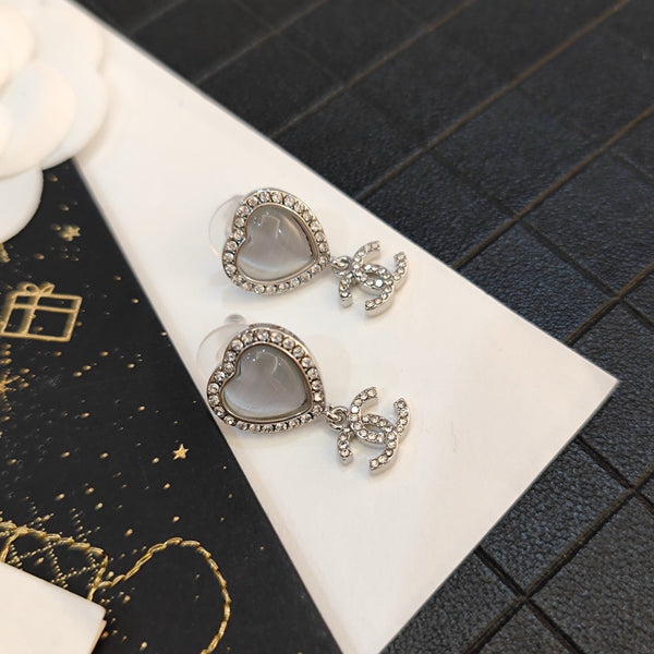 Chanel CRYSTAL HEART DROP DANGLE EARRINGS bq40016