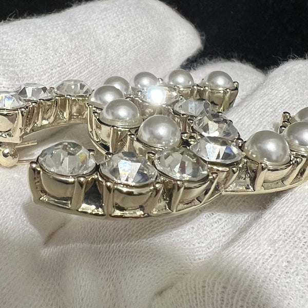 CHANEL PEARL BROOCH BH.40053