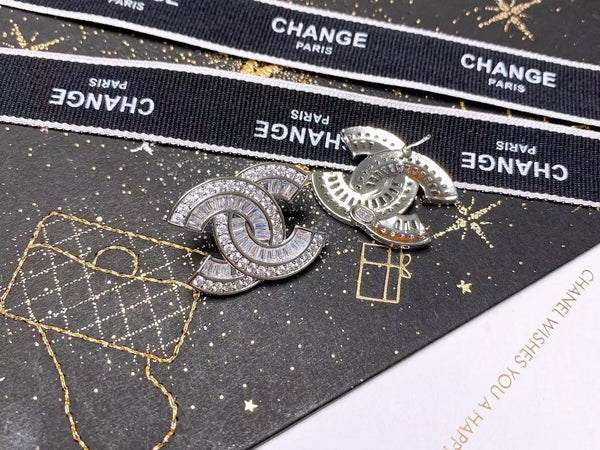 CHANEL 18k gold EARRING STUDS cc strass studs large ES10006