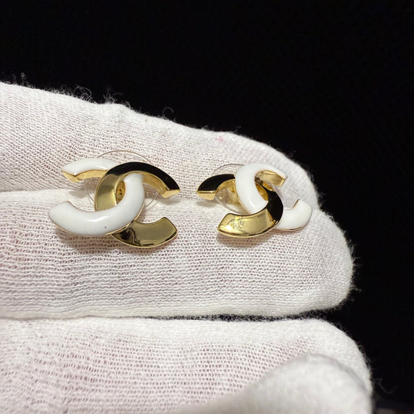 CHANEL GOLD WHITE EARRING STUDS CC LOGO ED20142