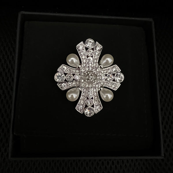 Chanel Pearl Strass Brooch BH.40121