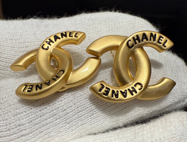 CHANEL studs EARRING PIERCED GOLD TONE  CC STUDS medium ed20212
