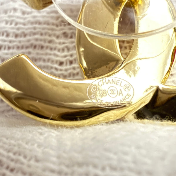CHANEL GOLD WHITE EARRING STUDS CC LOGO ED20142