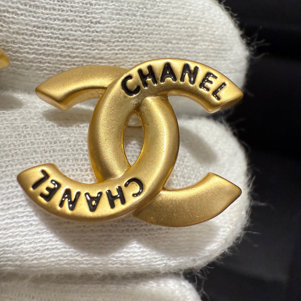 CHANEL studs EARRING PIERCED GOLD TONE  CC STUDS medium ed20212