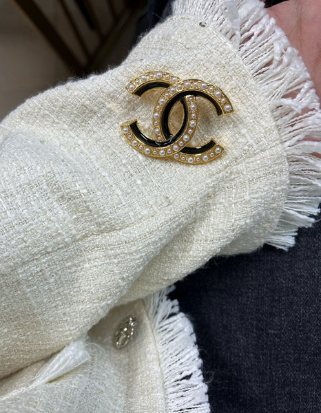 CHANEL ENAMEL PEARL BROOCH black gold tone bh40080