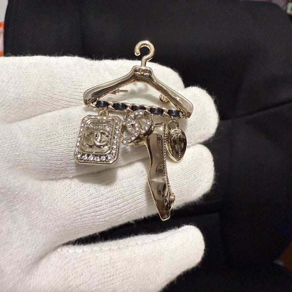 CHANEL Crystal CC Charms Hanger Brooch Gold ed20173