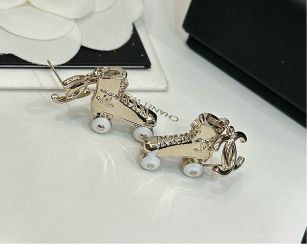 CHANEL skate earrings ES10037