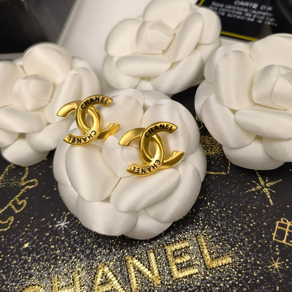 CHANEL studs EARRING PIERCED GOLD TONE  CC STUDS medium ed20212