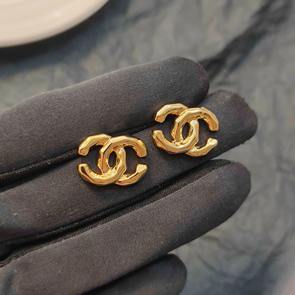 CHANEL CC Gold Earring Studs ED20166