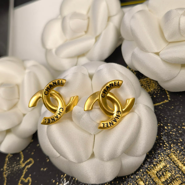CHANEL studs EARRING PIERCED GOLD TONE  CC STUDS medium ed20212