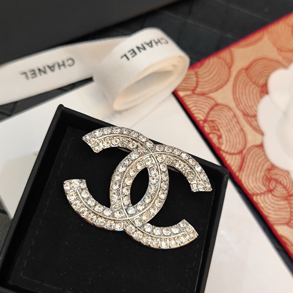 CHANEL CRYSTAL BROOCH BH.40005