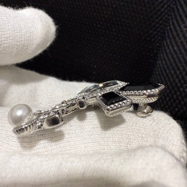 CHANEL 18k gold Black rock BROOCH BH40036