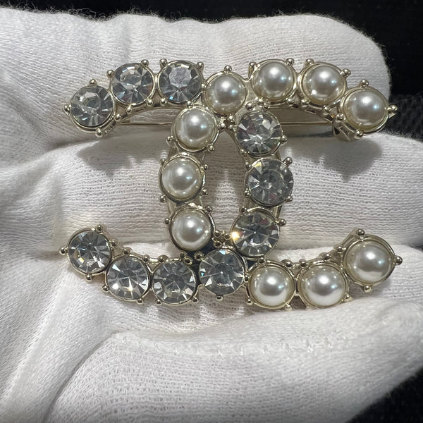CHANEL PEARL BROOCH BH.40053