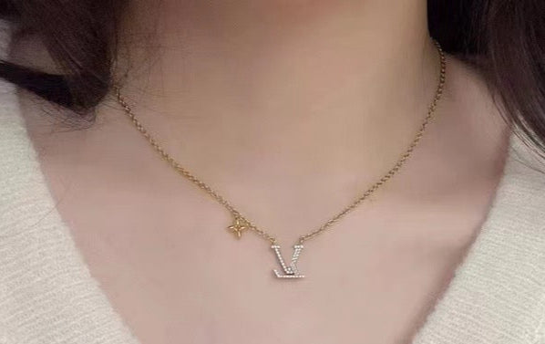 Louis Vuitton necklace NL10153  silver tone