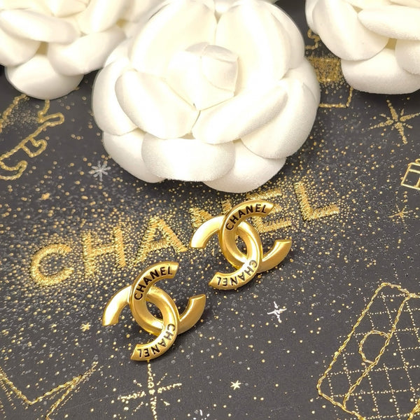 CHANEL studs EARRING PIERCED GOLD TONE  CC STUDS medium ed20212