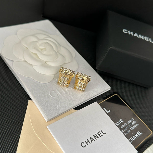 CHANEL Gold Strass Bucket earring studs 40020