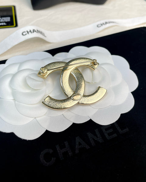 CHANEL BROOCH in Light Gold tone BH.40149