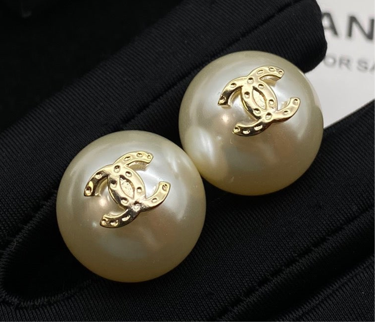 Chanel Pearl CC Earring Studs ES10075 – CWG