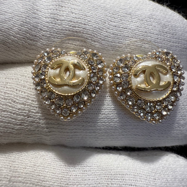 CHANEL Heart Earring Studs ED20185