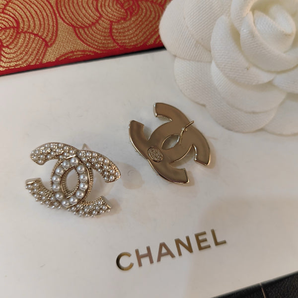 CHANEL cc logo EARRING STUDS pearl large gold tone ed20273