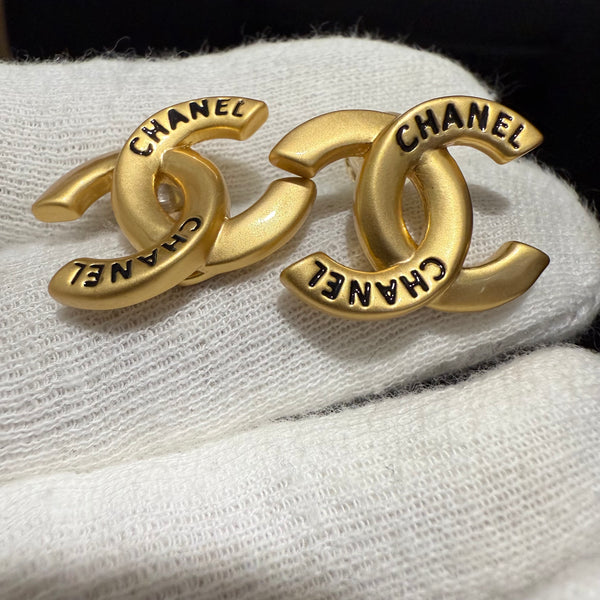 CHANEL studs EARRING PIERCED GOLD TONE  CC STUDS medium ed20212