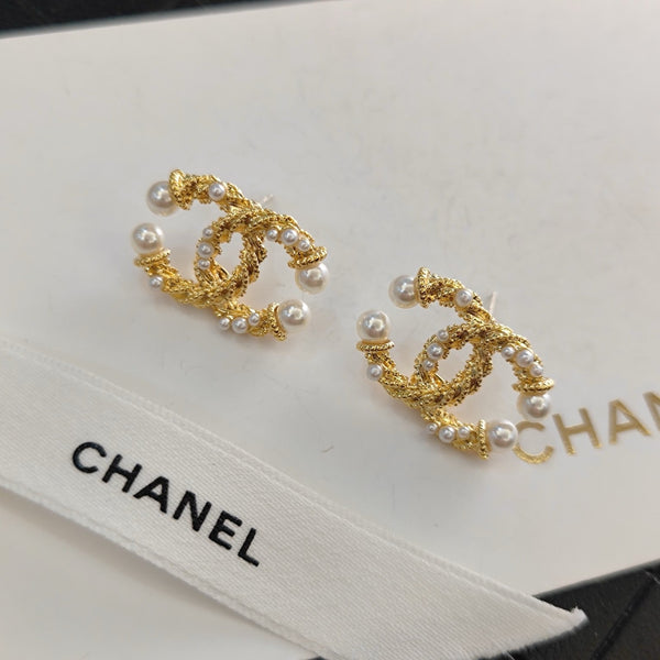 CHANEL cc logo pearl gold twist earring studs es10019