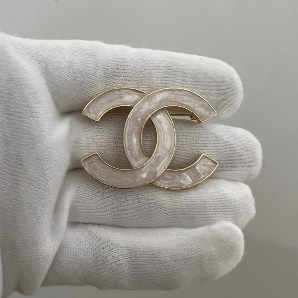 CHANEL BROOCH in Light Gold tone BH.40026
