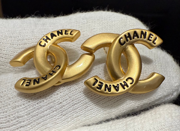 CHANEL studs EARRING PIERCED GOLD TONE  CC STUDS medium ed20212