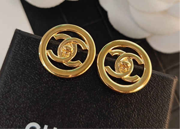 CHANEL GOLD CIRCLE BUTTON EARRING STUDS round es10057