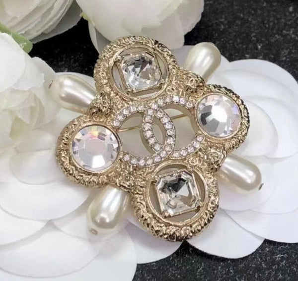 CHANEL CRYSTAL PEARL BROOCH bh40073