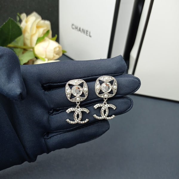 CHANEL CC LOGO CRYSTAL DANGLE EARRINGS SILVER TONE BQ40015