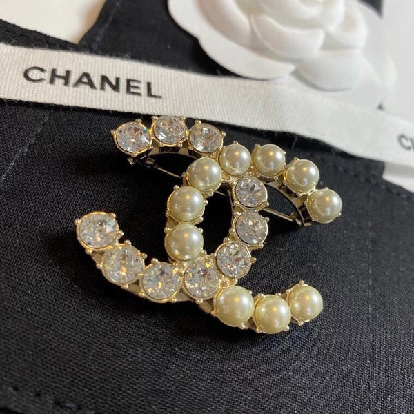 CHANEL PEARL BROOCH BH.40053