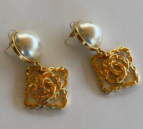 Chanel Vintage Earrings Gold White Pearl ED20056-1