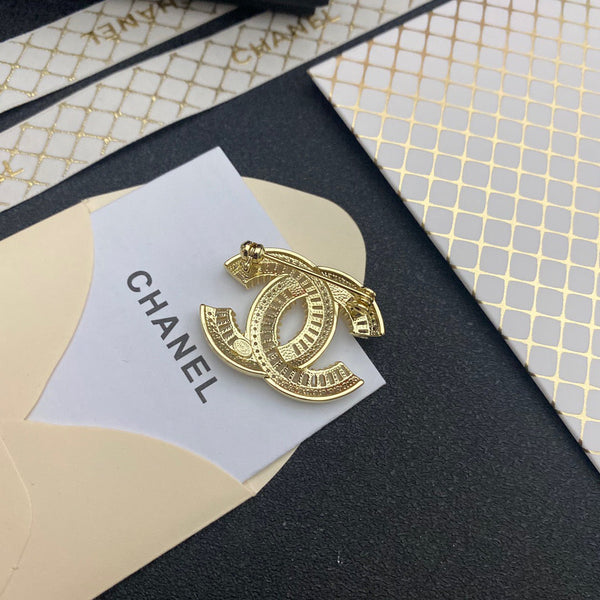 CHANEL Crystal Brooch Gold size Small BH40067