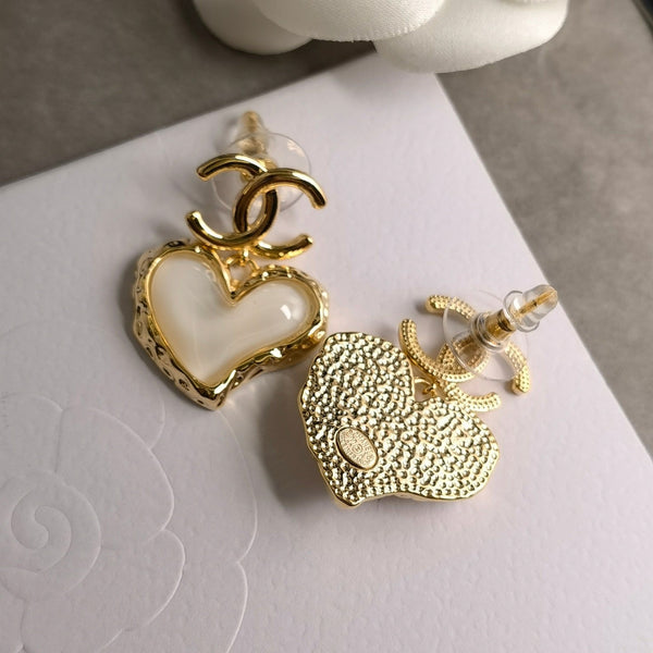 CHANEL CC Logo Heart Shape Dangle Earrings Gold Ivory tone Ed20012