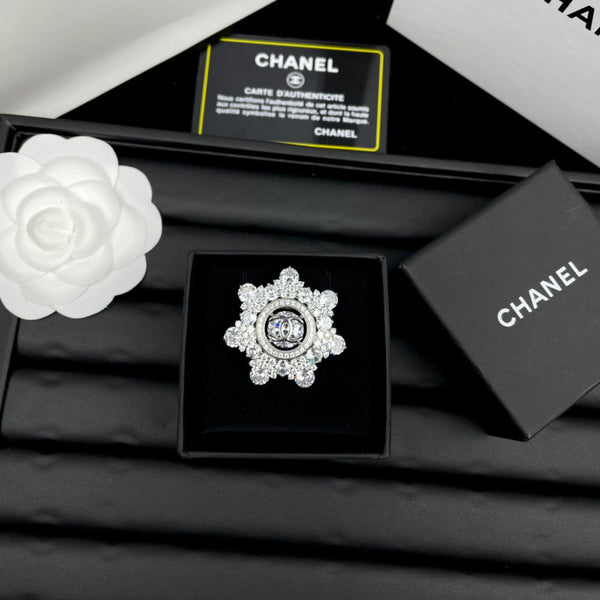 CHANEL CRYSTAL BROOCH SMALL gold tone BH40003/BH.40009